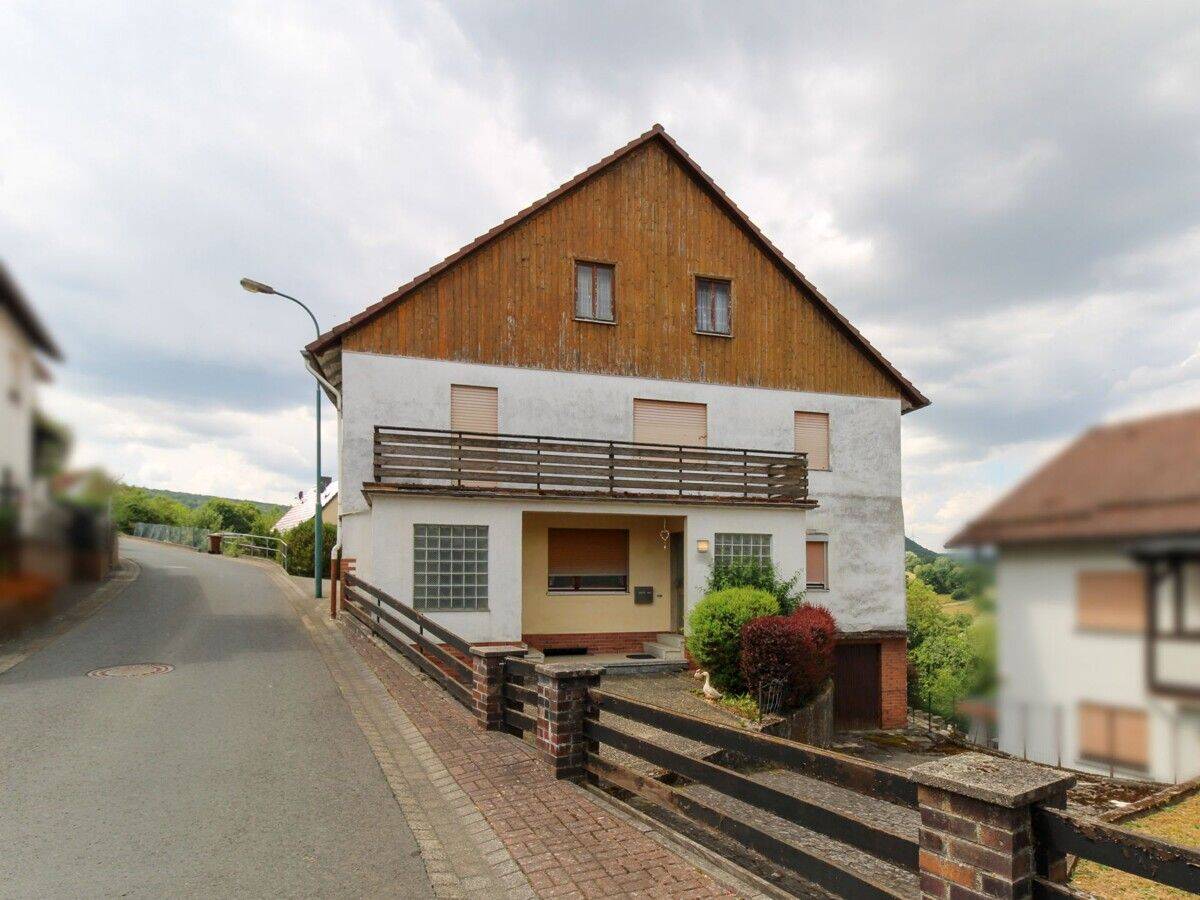 Einfamilienhaus mit 766 m² Grundstück – viel Potenzial für individuelle Gestaltung in Oberzell, 36391 Sinntal