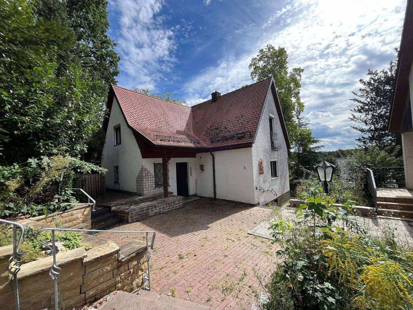 ***Haus in Hanglage mit Aussicht…stark renovierungsbedürftig…für KREATIVE RENOVIERER…***, 90518 Altdorf b. Nürnberg
