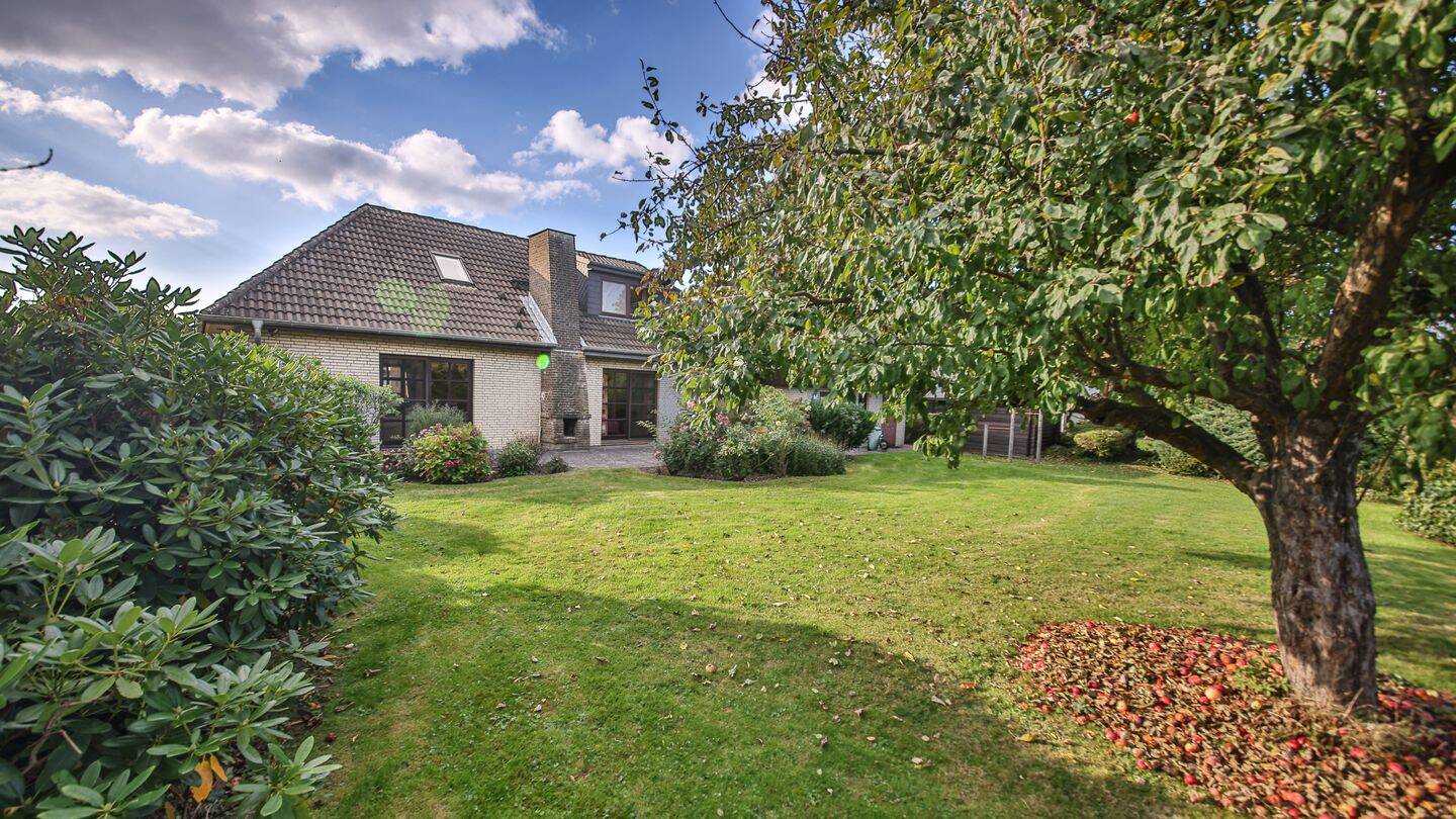 Großzügiges Familienhaus mit 207 m², zwei Bädern und parkähnlichem Grundstück, 25541 Brunsbüttel