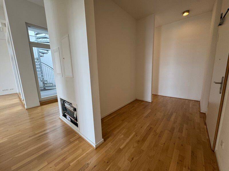 Preisgünstige, individuelle 4-Zimmer-Dachgeschosswohnung mit EBK, Balkon und Dachterrasse mit Aussicht, 4103 Leipzig (Zentrum Zentrum-Ost Zentrum-Südost)