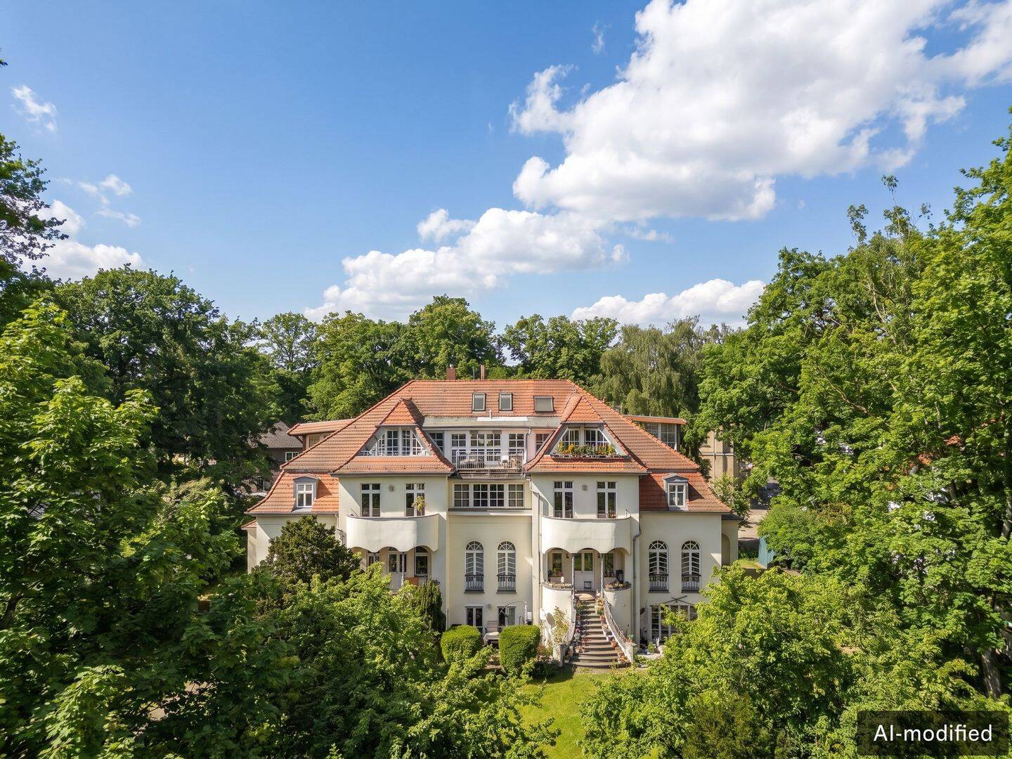 Eleganz trifft Geschichte: Traumhafte Altbauwohnung in klassizistischem Palais, 14532 Kleinmachnow
