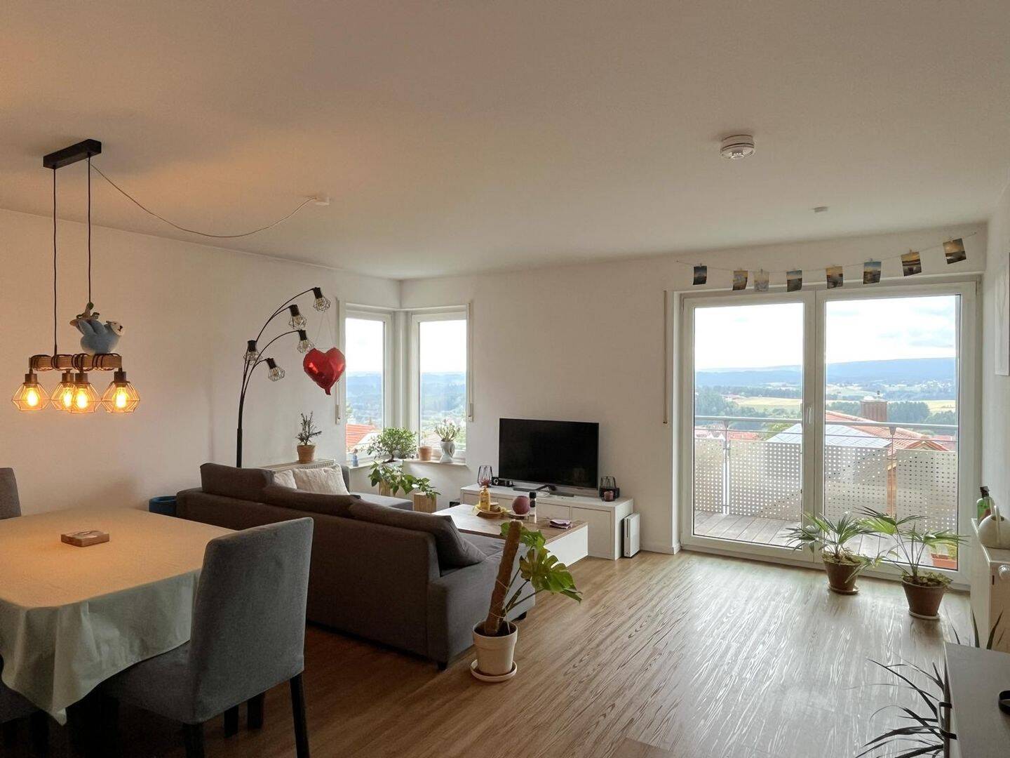 Lichtdurchflutete 3-Zimmer Wohnung mit Balkon & toller Aussicht in Dornstetten, 72280 Dornstetten