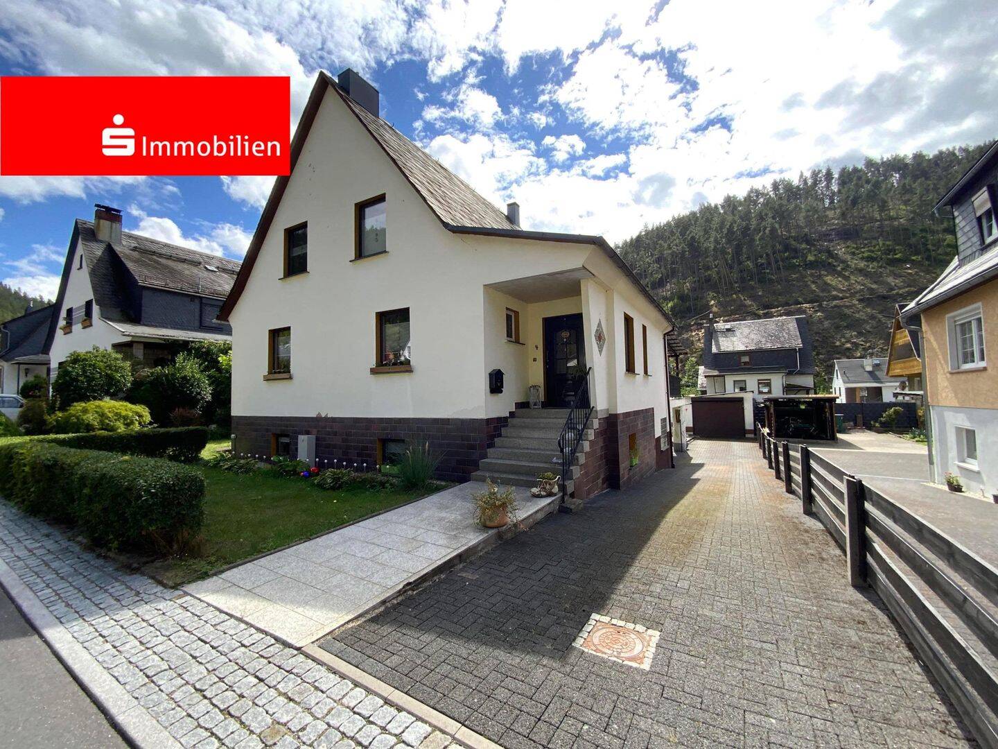 Großzügiges Einfamilienhaus mit Keller in ländlich ruhiger und sonniger Lage!, 98744 Unterweißbach