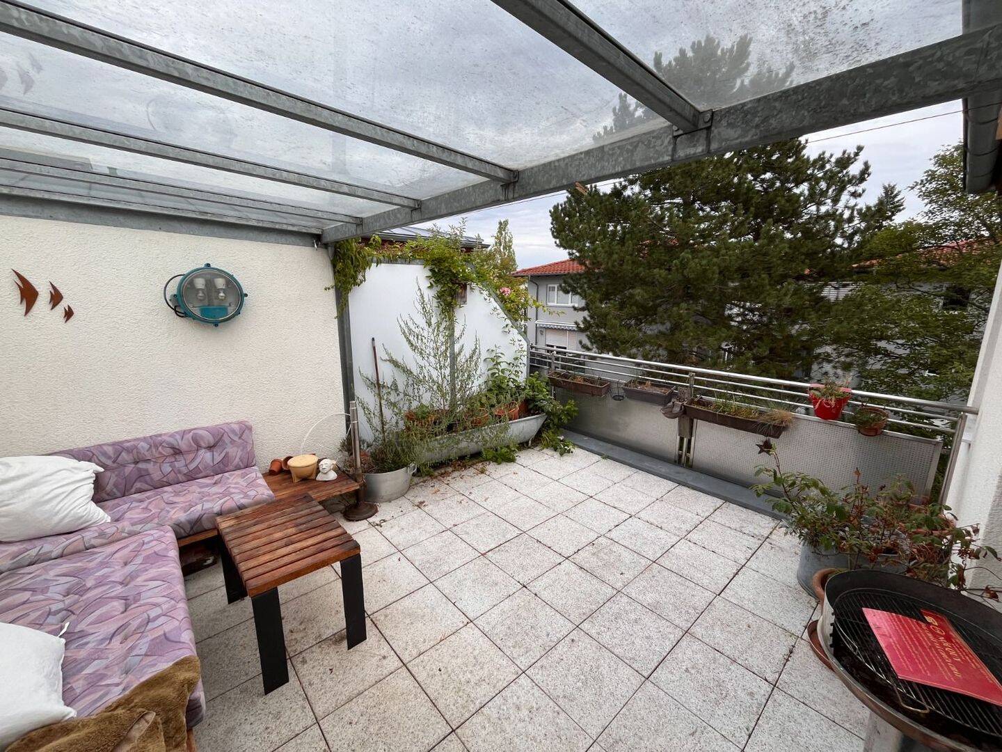 Gepflegte 2,5-Zi.-Wohnung mit 17 m² Dachterrasse und Domblick im mittleren Westen, 93049 Regensburg (Großprüfening-Dechbetten-Königswiesen Innenstadt Westenviertel)