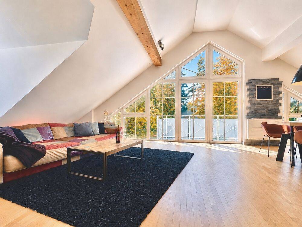 VIEL RAUM. VIEL LICHT. GANZ OBEN. Außergewöhnliche Dachgeschoss-Wohnung in ruhiger, grüner Lage, 81739 München (Ramersdorf-Perlach)