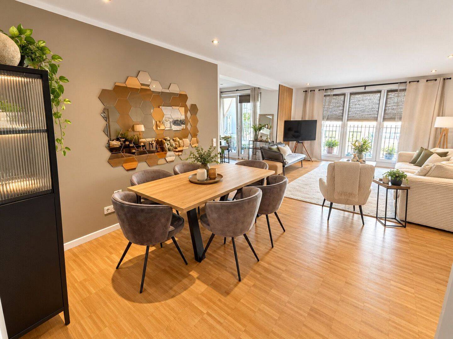 Großzügige 3- bis 4-Zimmer-Wohnung in Köln-Niehl | ca. 109 m² | große Wohnküche | Balkon | Aufzug, 50735 Köln (Nippes Niehl Riehl Weidenpesch)