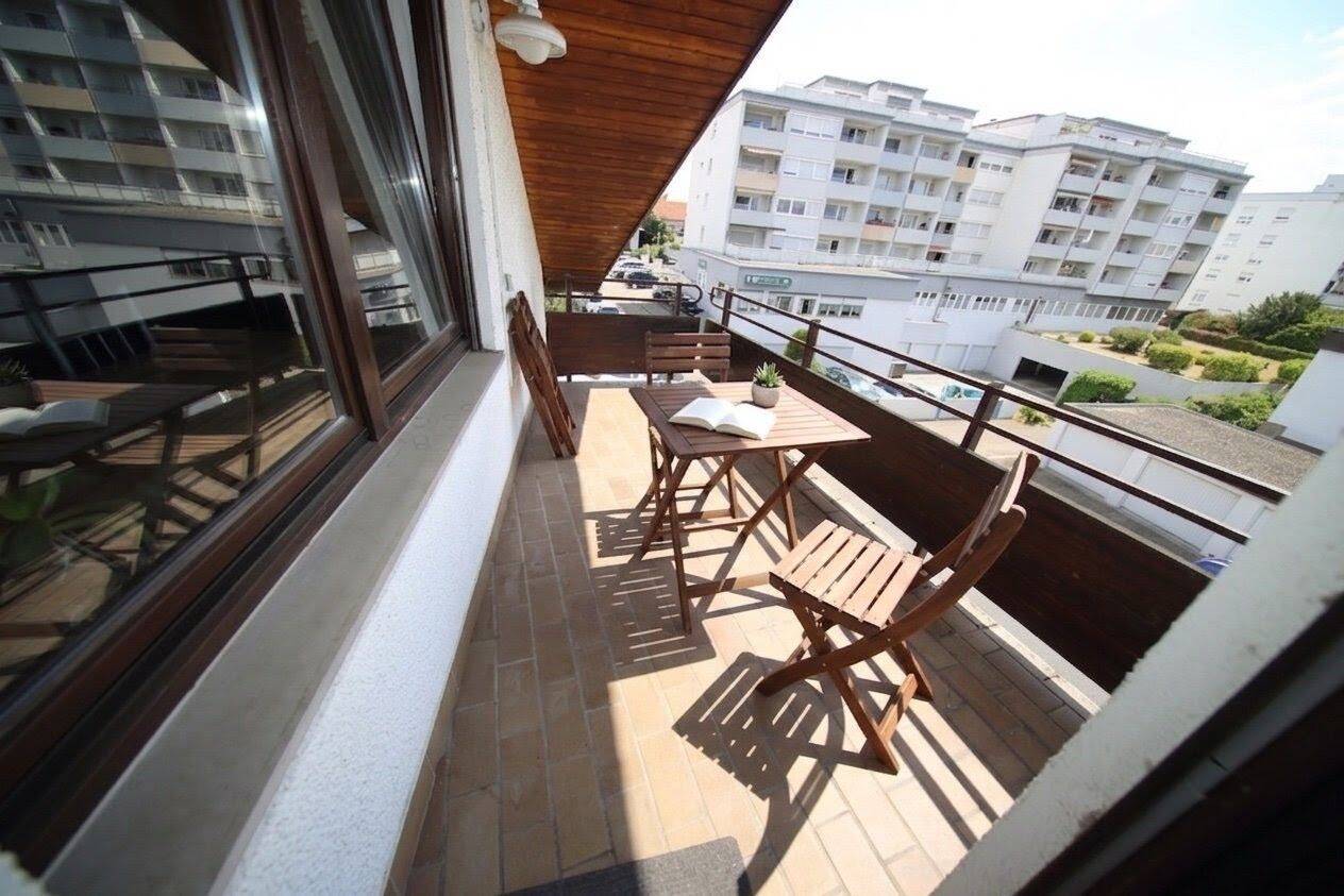 Ab 01.11.2026 | Helle 2-Zimmer-DG-Wohnung mit großem Balkon, Einbauküche & Stellplatz | Nähe Mercedes-Benz, 71034 Böblingen