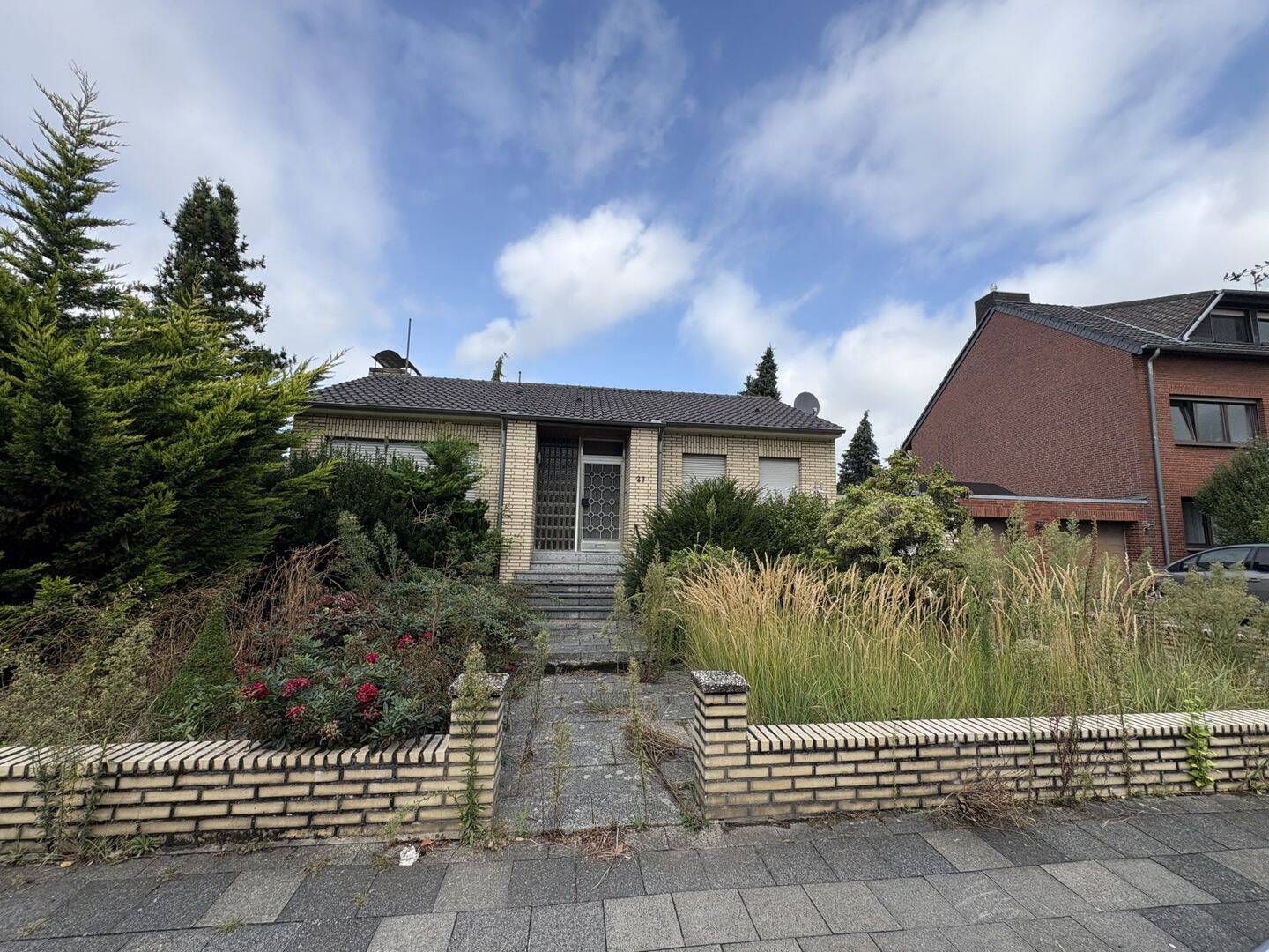Renovierungsbedürftiges EFH auf schönem Grundstück., 41363 Jüchen