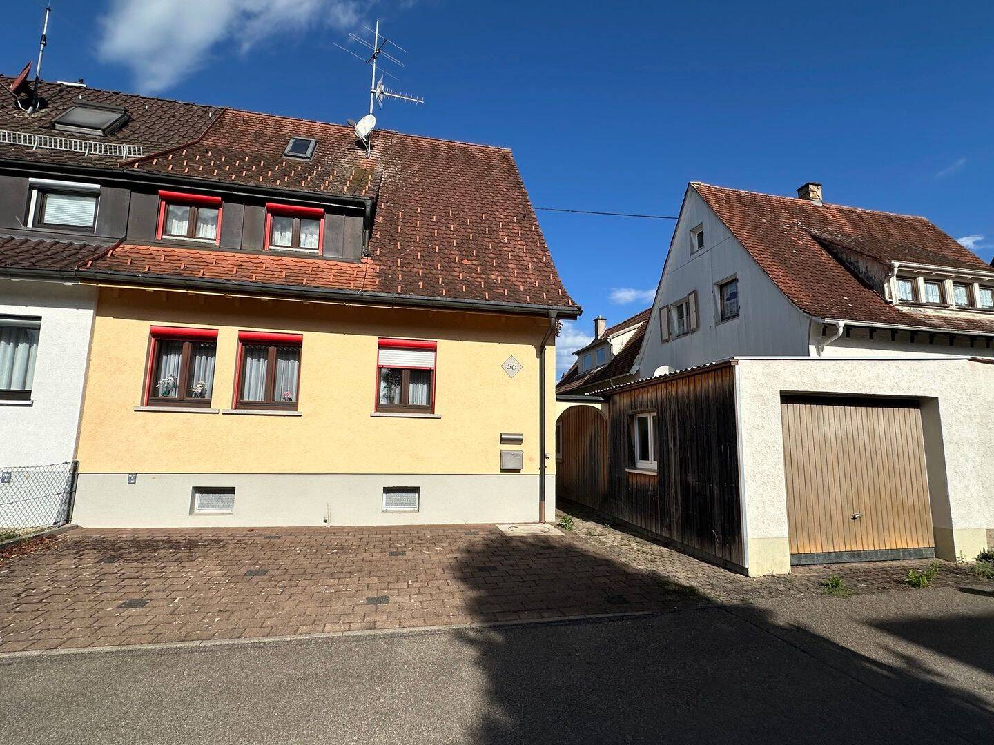 Einfamilien-Doppelhaushälfte mit schönem Garten im Schwenninger „Sauerwasen“, 78054 Villingen-Schwenningen