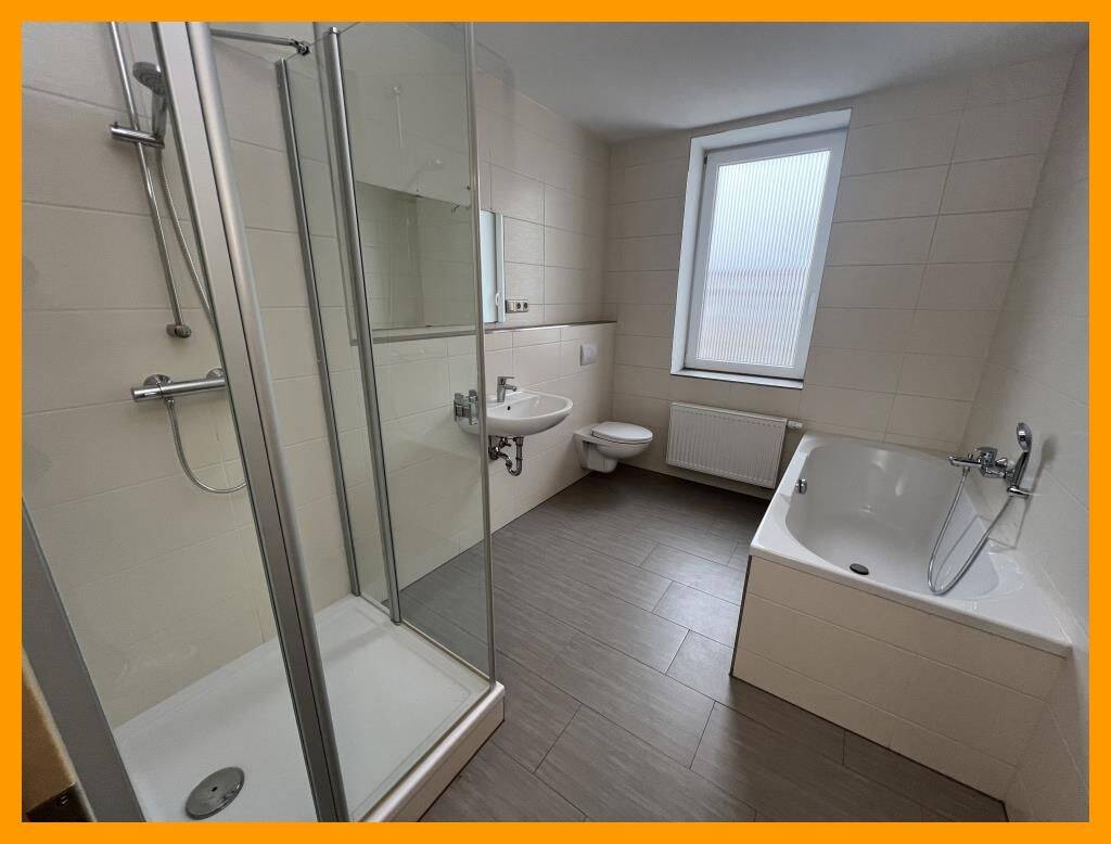 Moderne 3 Raum-Wohnung mit stylischem Bad mit Fenster, Dusche und Wanne., 7551 Gera