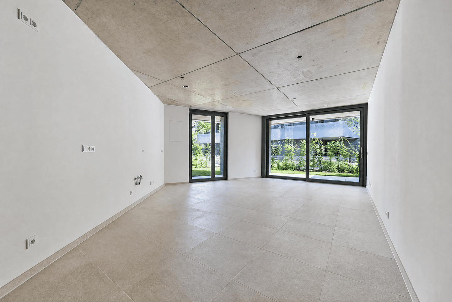 Neubau-Erdgeschosswohnung mit eigenem Garten und großzügiger Terrasse, 83024 Rosenheim (Fürstätt Ost Süd West Westerndorf Sankt Peter)
