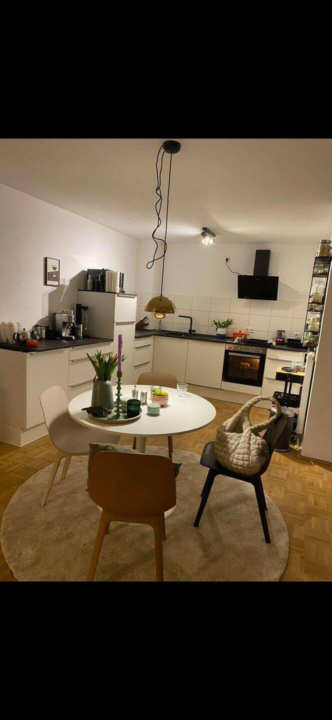 Lichtdurchflutete 2-Zimmer-Altstadtoase mit Balkon & Parkplatz am Berliner Platz, 97080 Würzburg (Altstadt Dürrbachau Grombühl Oberdürrbach Unterdürrbach)