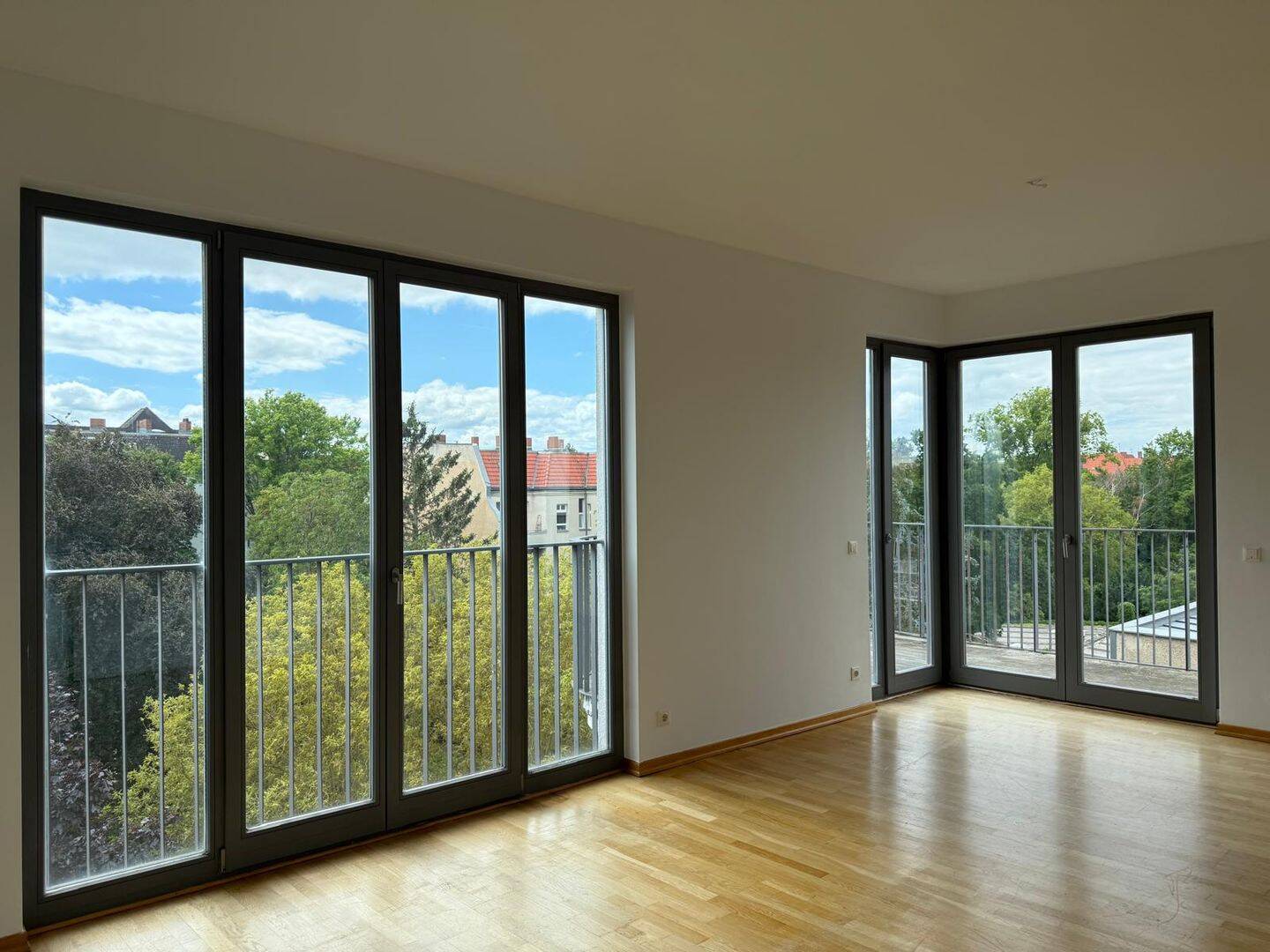 2-Zimmer-Wohnung mit 2 Balkone und Einbauküche am Grunewald, 14199 Berlin (Steglitz-Zehlendorf)