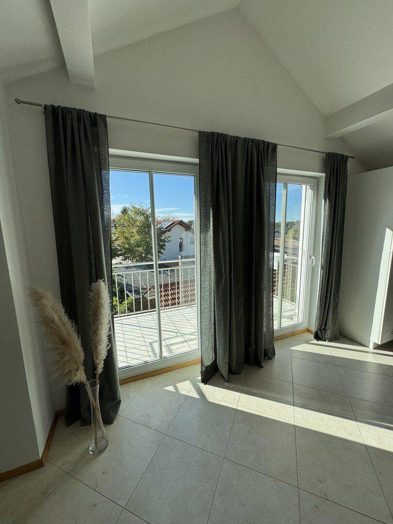 Bildschöne 2-Zi.-Whg. mit großem West- u. kl. Südbalkon, 85567 Grafing b. München