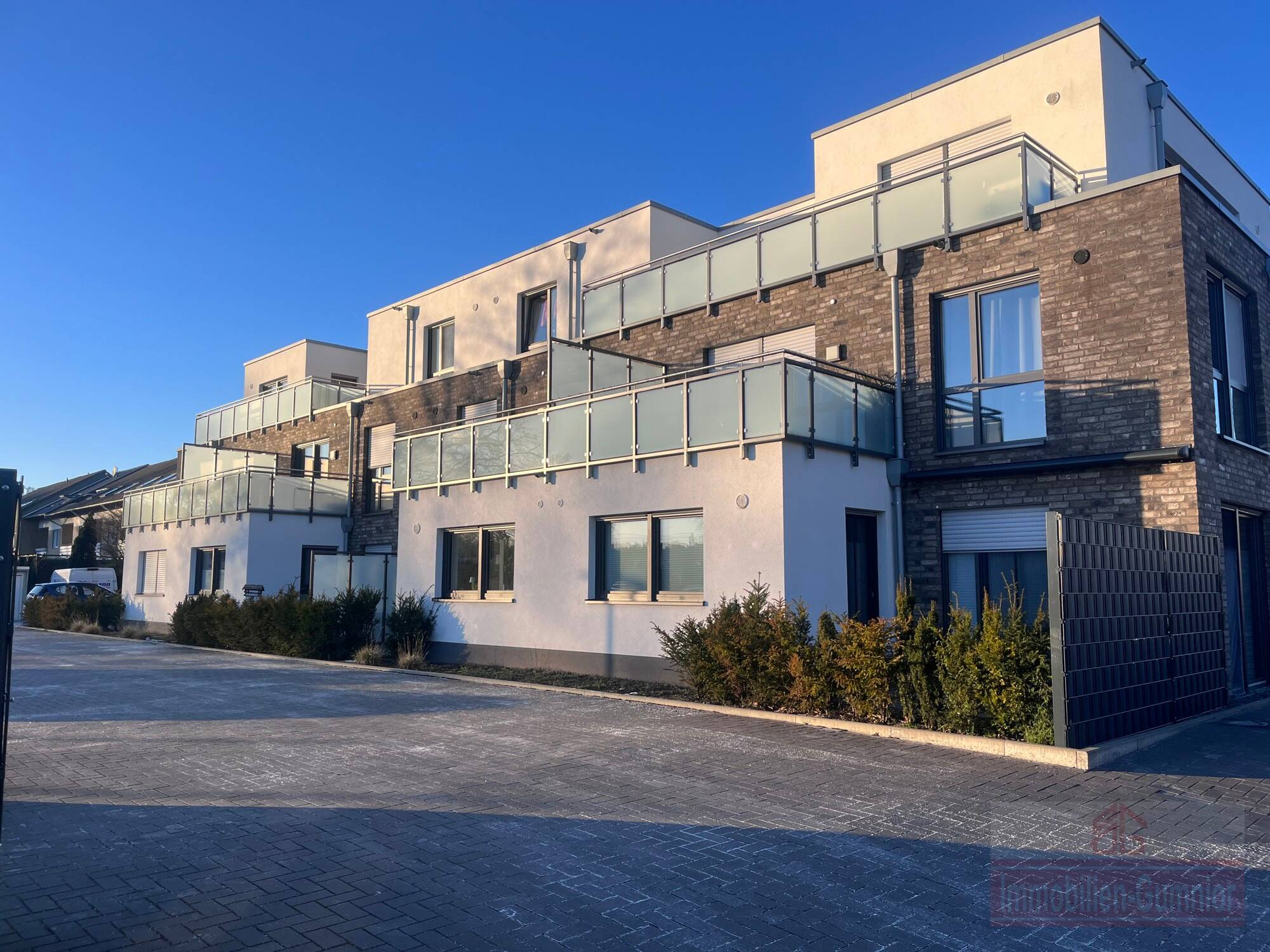 IMMOBILIEN GUMNIOR präsentiert: schicke Obergeschosswohnung im Zentrum von Wallenhorst, 49134 Wallenhorst