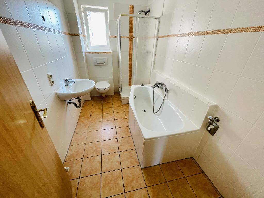 Wohnen nahe der Innenstadt – 3-Raum-Wohnung mit Balkon und Tageslichtbad, 7545 Gera (Bieblach Innenstadt Ostviertel Pforten Untermhaus)