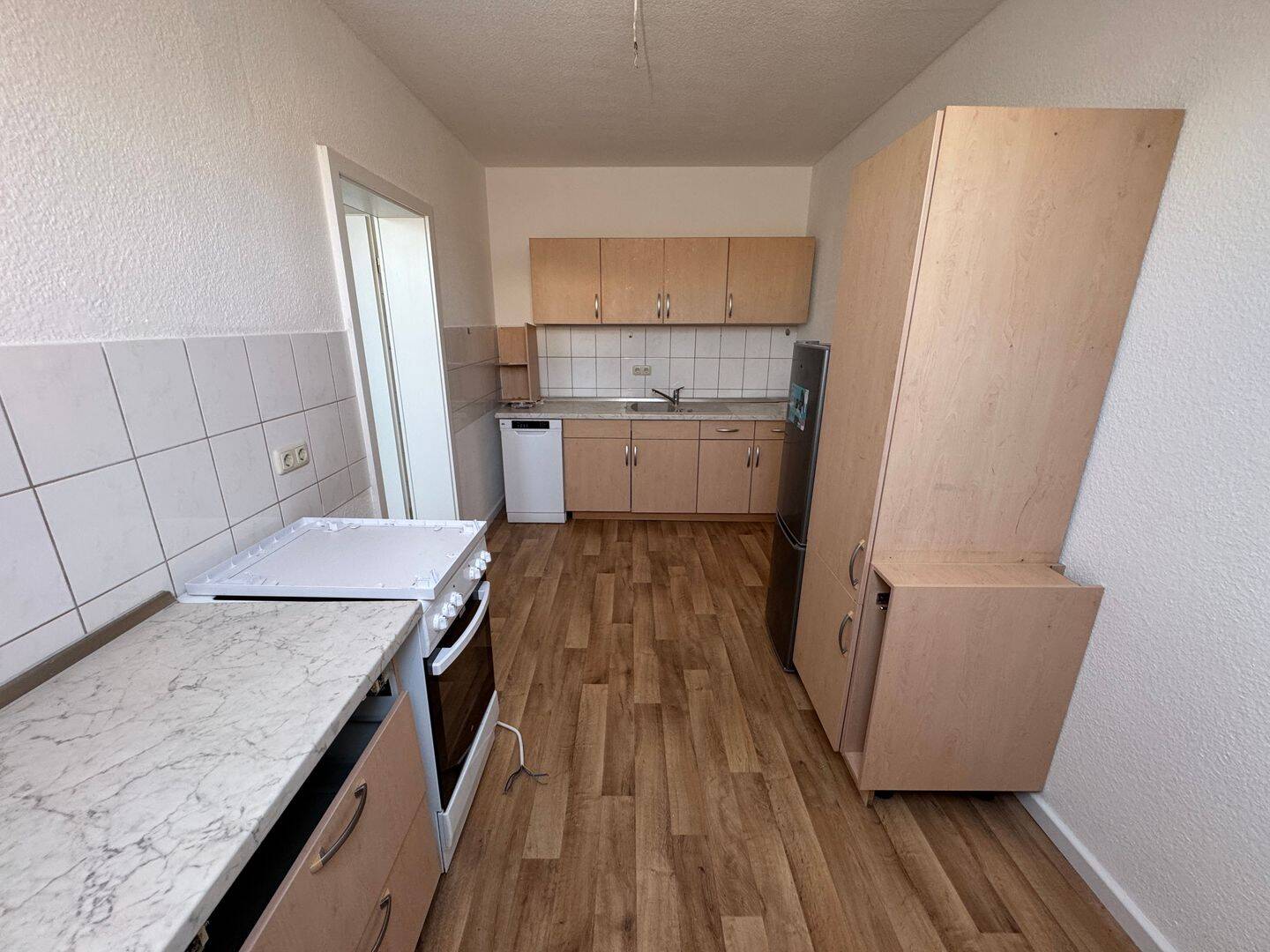 Mit Einbauküche! Preiswerte 2 DG-Zimmer Wohnung im Zentrum von Weida!, 7570 Weida