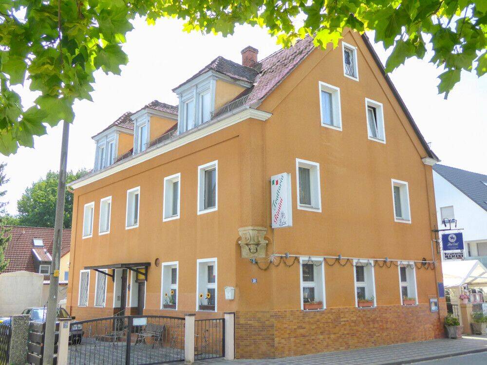 Wohn- & Geschäftshaus mit Entwicklungspotenzial – 2 Wohnungen, Gastro & 2 Flurstücke, 90449 Nürnberg (Gebersdorf Neuröthenbach Röthenbach bei Schweinau)