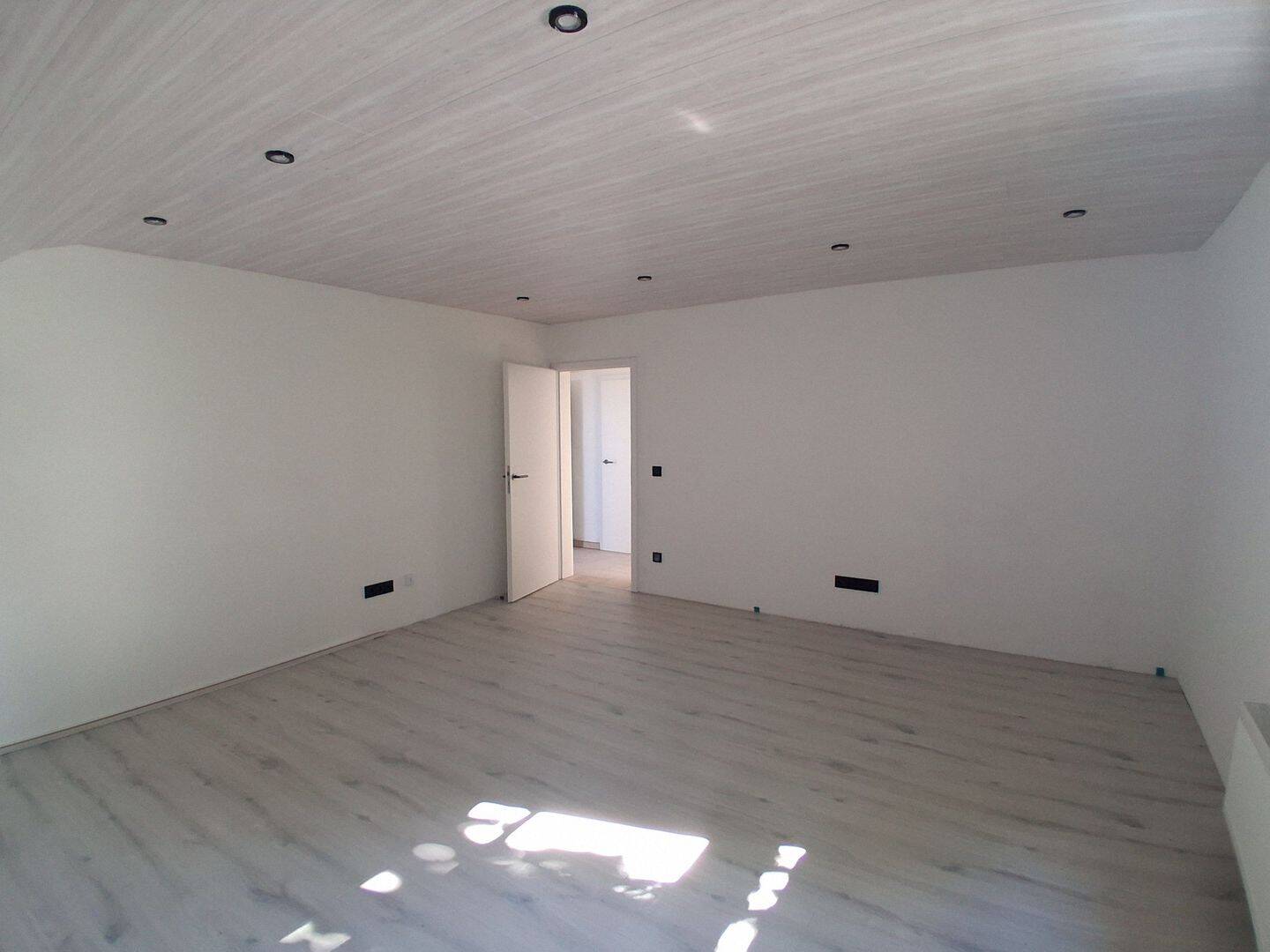 Helle 2-ZimmerWohnung, komplett modernisiert in Klein-Karben, 61184 Karben