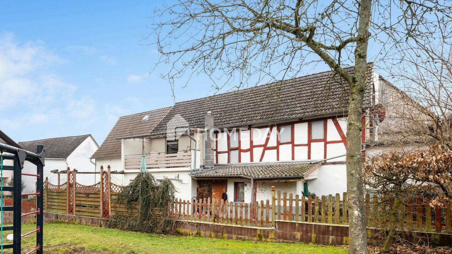 Charmantes Einfamilienhaus mit Scheune und Nebengelass in ruhiger Lage, 35410 Hungen