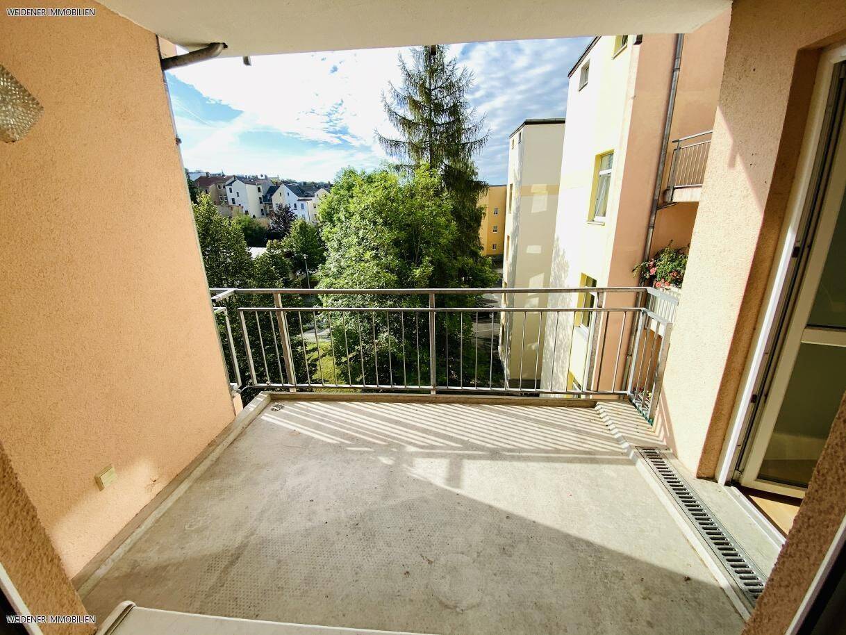 Süd-Balkon! 2-Raum Wohnung mit Dusche, Aufzug im Haus und Tiefgarage!, 7545 Gera (Bieblach Innenstadt Ostviertel Pforten Untermhaus)