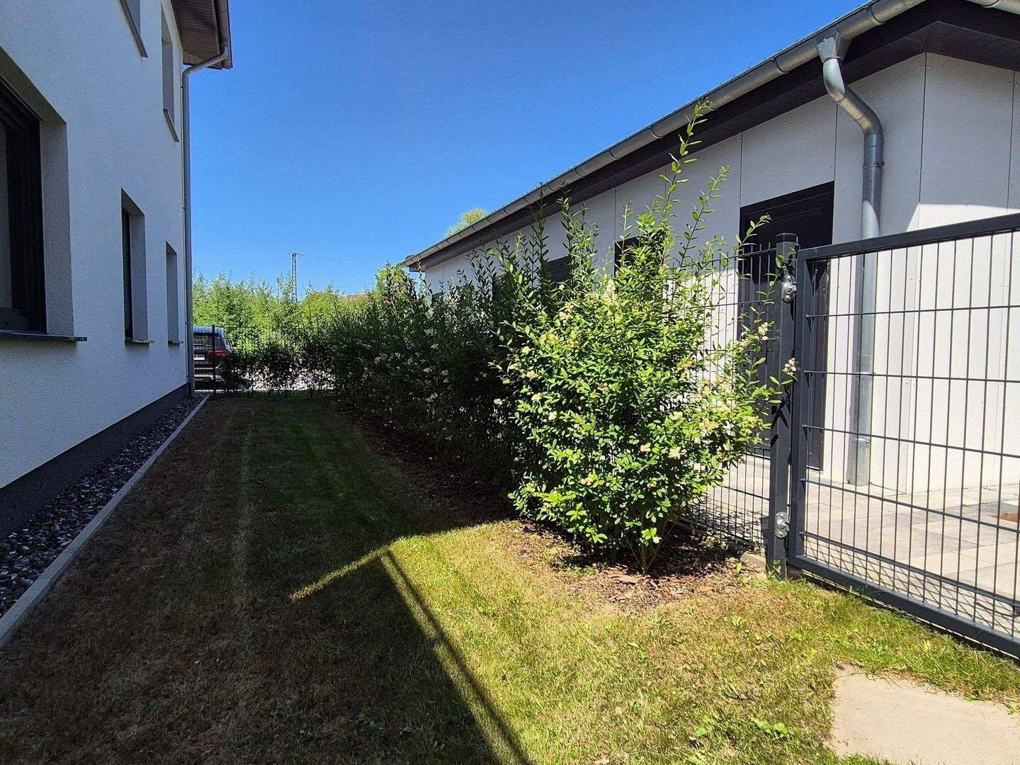 Sonnige Terrassenwohnung im Erdgeschoss mit eigenem Gartenanteil in Südausrichtung in Andershof, 18439 Stralsund