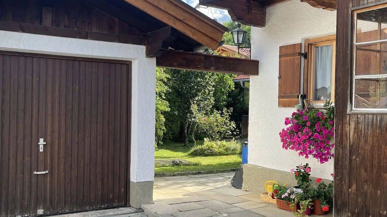 Idyllisch am Söllbach: Frisch renovierte 3-Zimmer-Wohnung in Bad Wiessee, 83707 Bad Wiessee