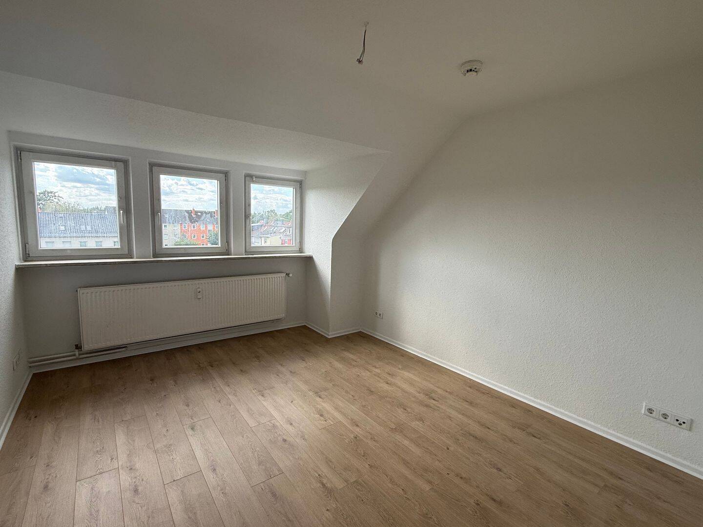 Frisch renovierte 3-Zimmer Wohnung mit Garage zu vermieten, 38300 Wolfenbüttel
