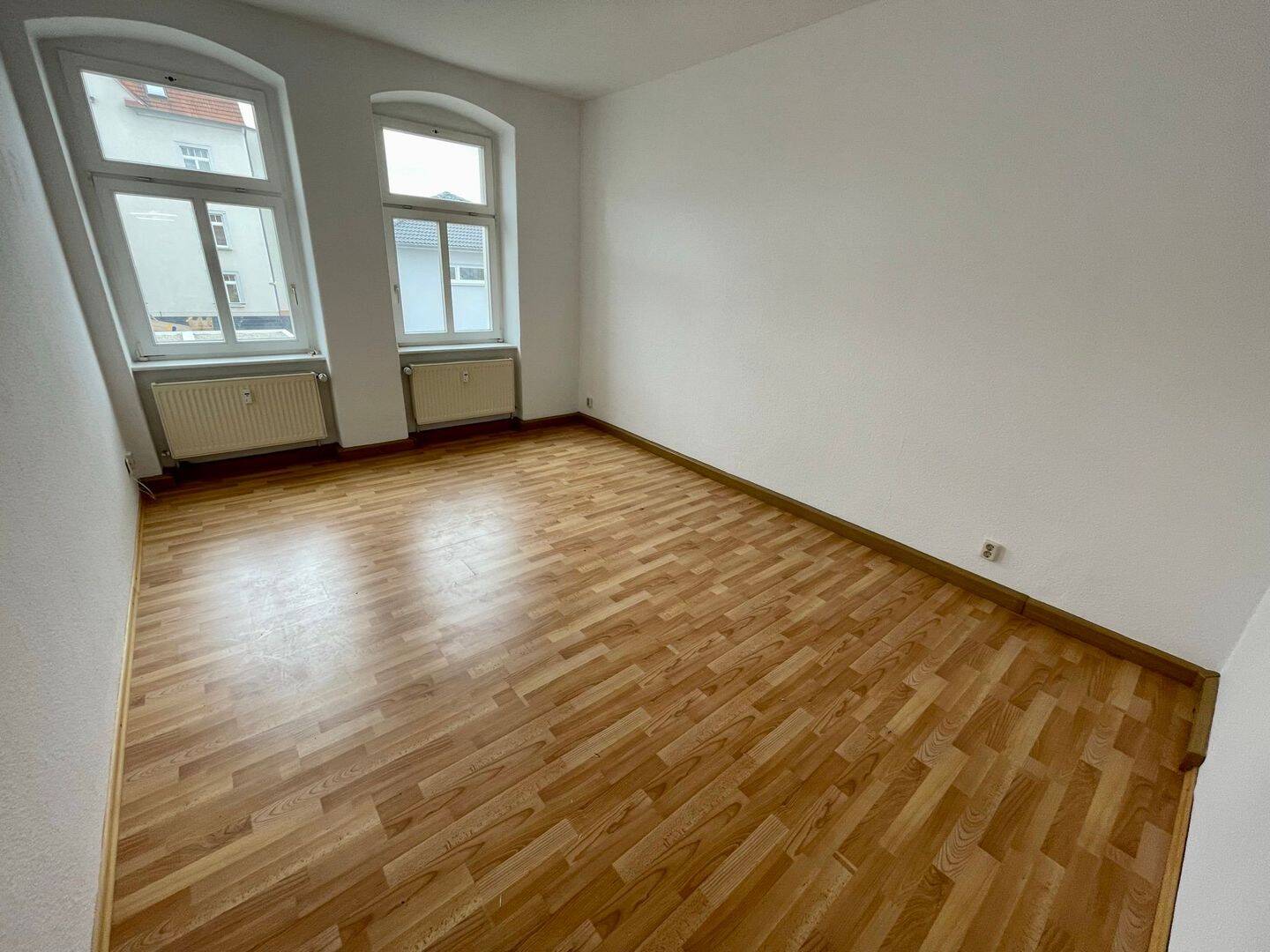 Wohnen in Gera-Debschwitz! Gemütliche 2 Raum-Wohnung. Bad mit Wanne und Fenster., 7548 Gera