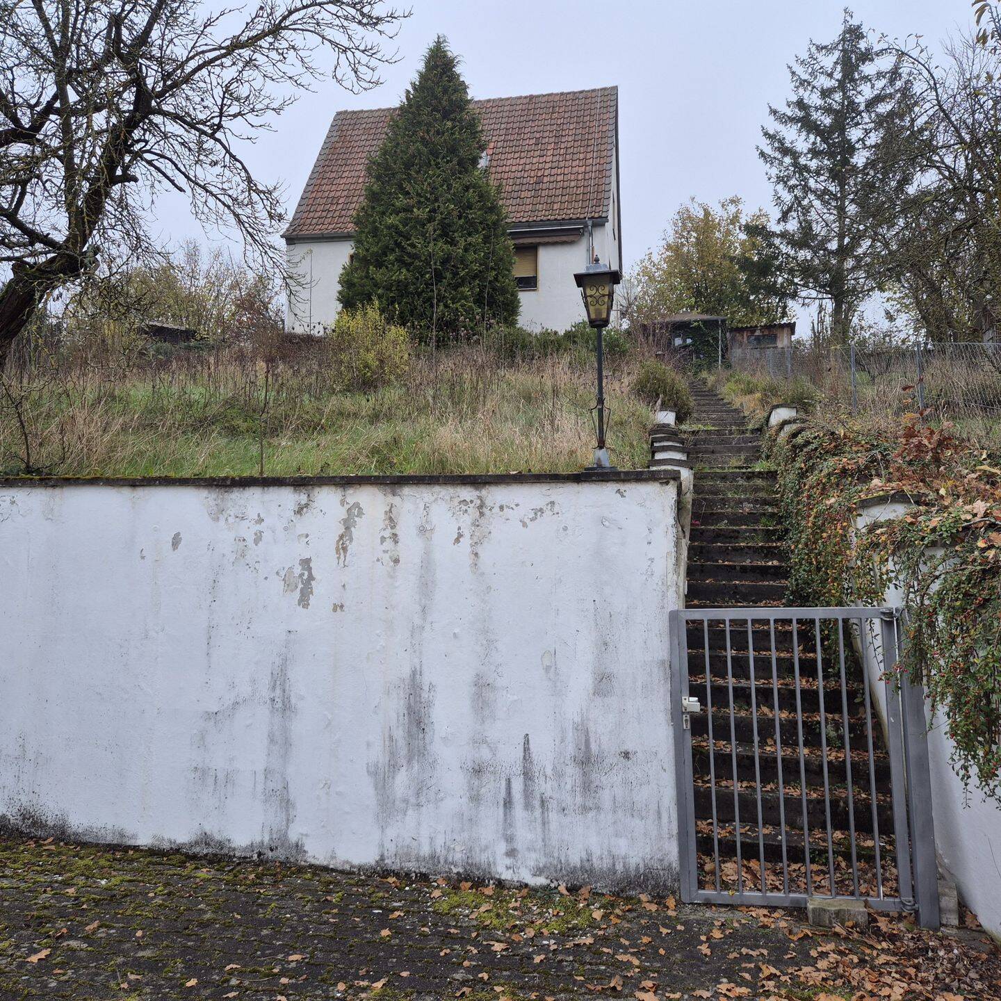 PREISRUTSCH um 60.000 – Hang-Grundstück (611 m²) mit Haus in Langenzenn, 90579 Langenzenn