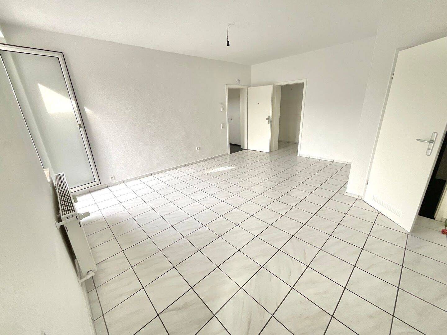Sehr schöne renovierte 2 Zimmer Wohnung zu vermieten, 58089 Hagen