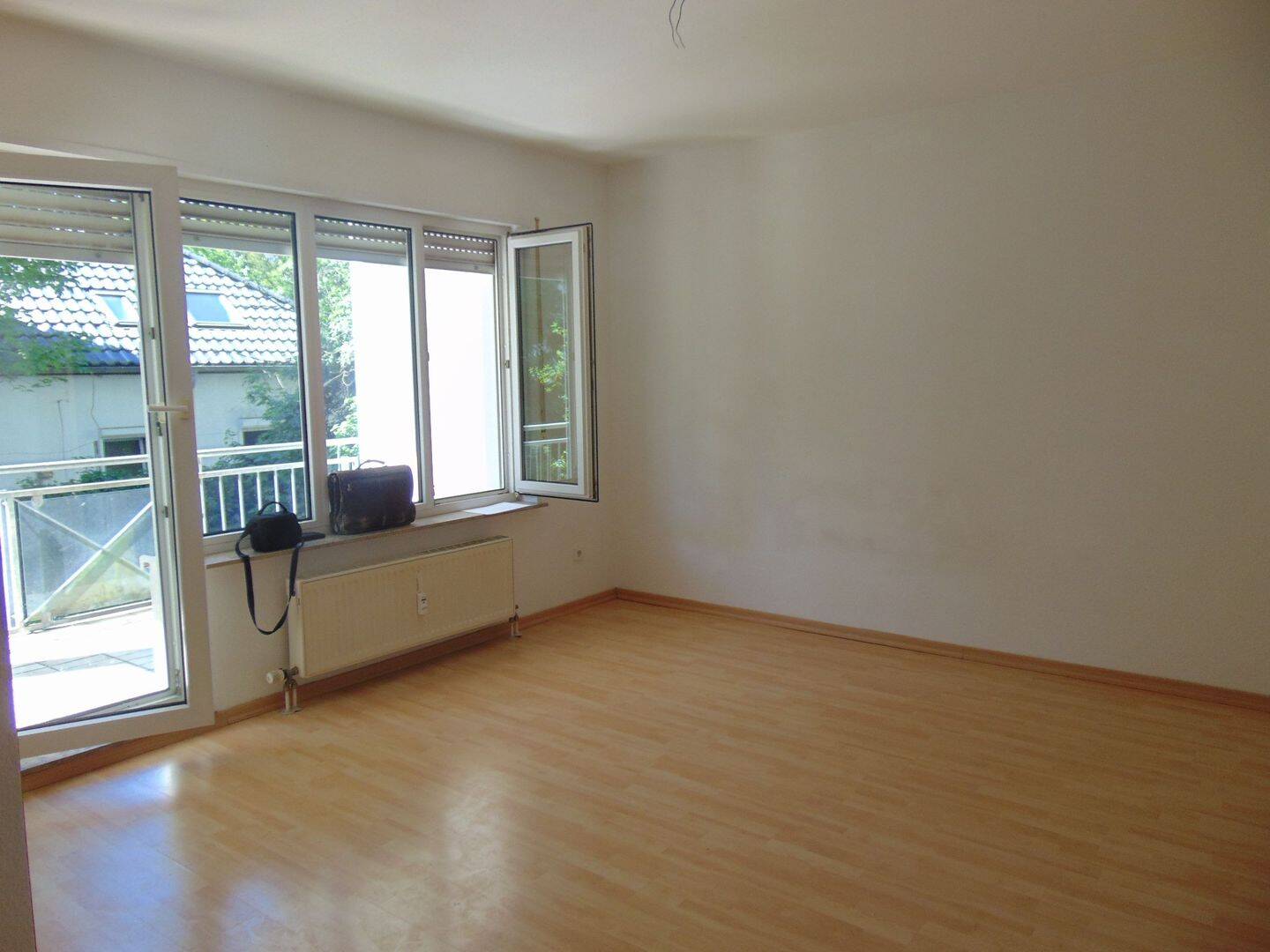 Kleine Tolle Wohnung mit Sonnenterrasse, 60435 Frankfurt am Main
