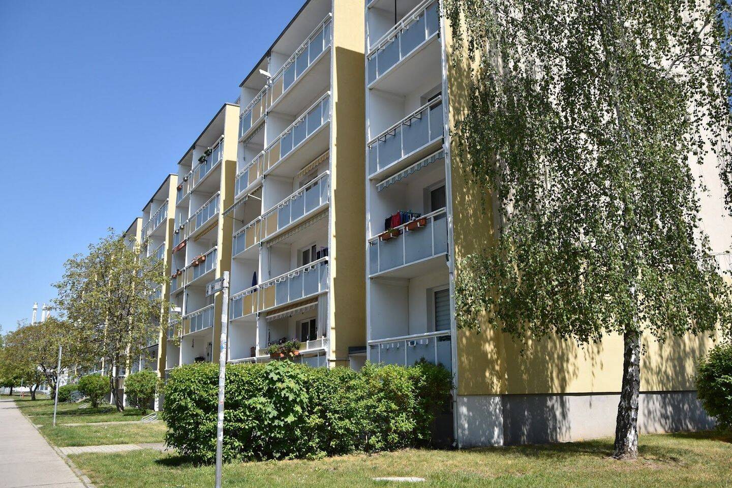„Deine Gute Adresse“ – 3-Raumwohnung mit großzügigen Wohnzimmer und Balkon sucht neue Mieter!, 4435 Schkeuditz