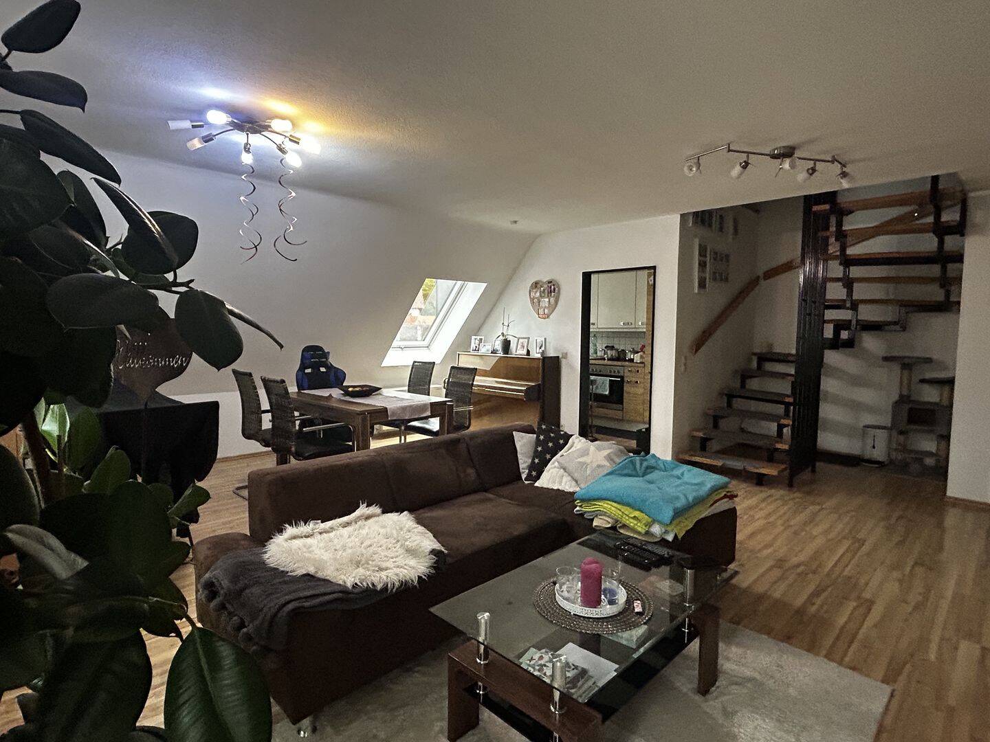 Wohnen auf zwei Ebenen – gepflegte 4-Zimmer-Maisonette mit Balkon, 88481 Balzheim