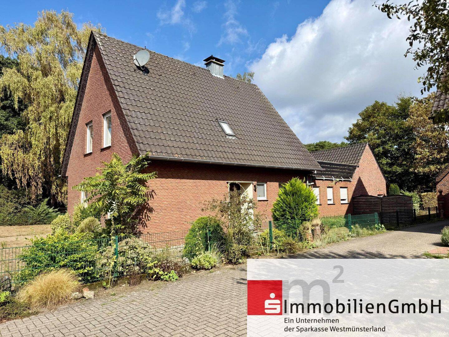 Sanierungsbedürftiges Wohnhaus mit Garage in Rhede-Krechting, 46414 Rhede