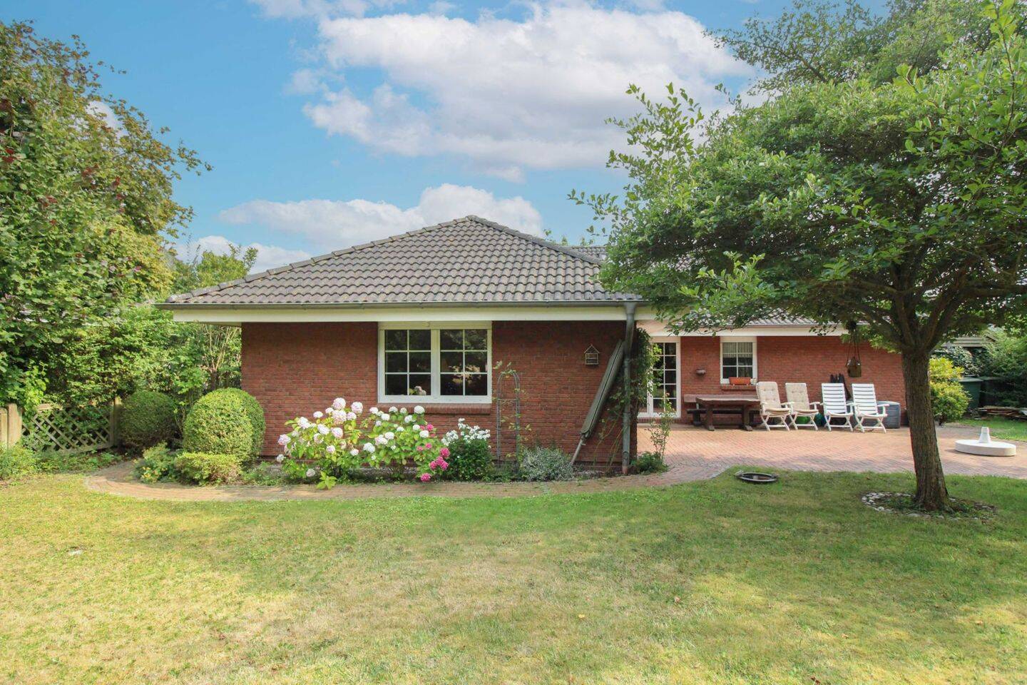 Winkelbungalow 1.6 km von Marina Wendtorf entfernt, 24235 Wendtorf