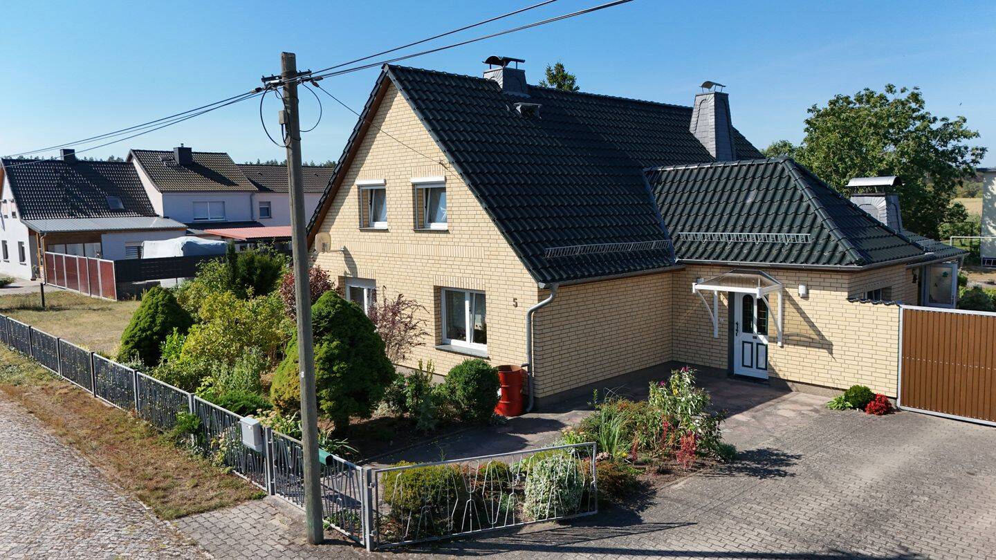 Viel Platz für Ihre Ideen – Einfamilienhaus auf ca. 10.000 m² Grundstück in Seehausen, 39615 Seehausen (Altmark)