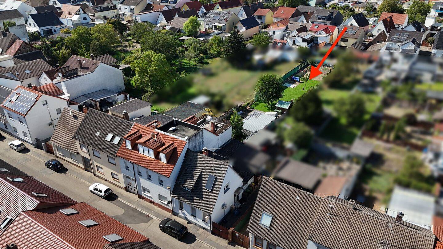 Dachgeschosswohnung mit 21qm Dachterrasse mit Ausblick und Gartenmitbenutzung, 68766 Hockenheim