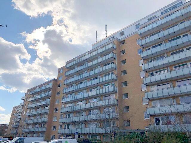 2-Zimmer-Wohnung, 52 m² mit Balkon in Halstenbek! Zentral Nähe S-Bahn. BESICHTIGUNG: MITTWOCH, 16.09.2026 um 17.00 Uhr, 25469 Halstenbek