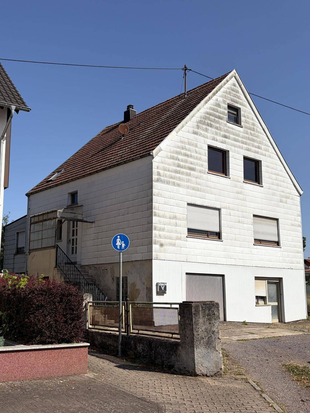 Freistehendes Ein- bis Zweifamilienhaus in ruhiger Ortslage von Schwalbach, 66773 Schwalbach