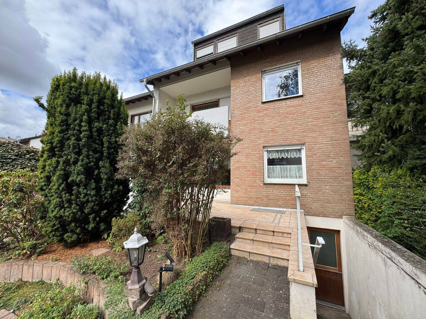 Großes gepflegtes Reihenmittelhaus, mit Charakter und Potenzial + Garage in begehrter Lage., 52353 Düren