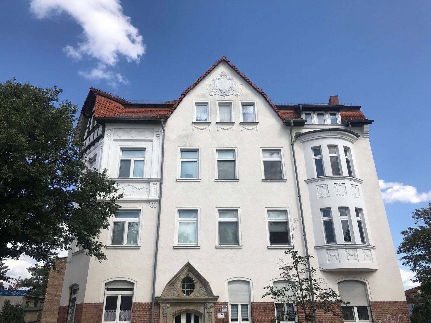 Direkt an der Elsteraue, Dachgeschosswohnung mit Eckwanne, Einbauküche und Abstellraum!, 6132 Halle (Saale) (Ammendorf-Beesen Planena Radewell-Osendorf Silberhöhe)