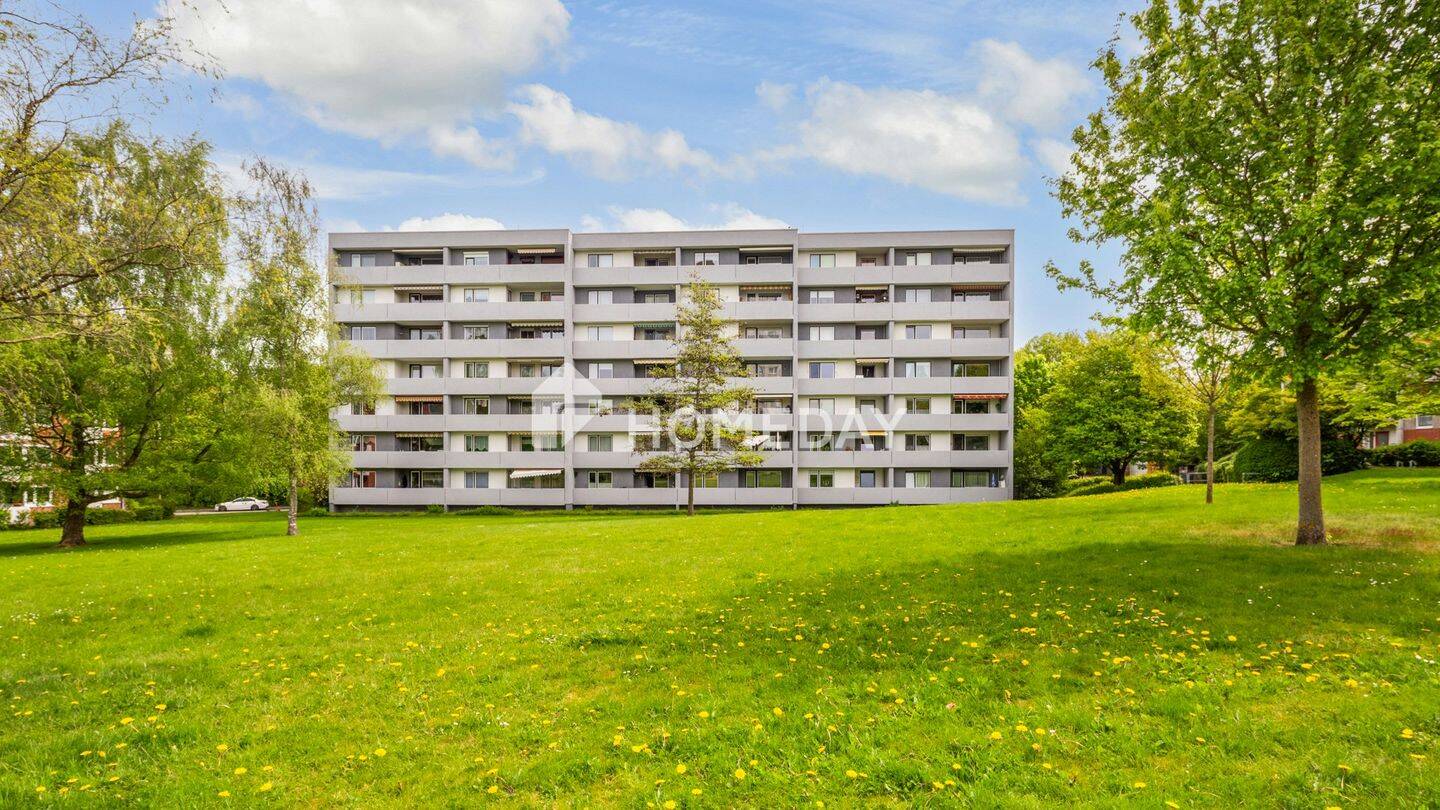 Viel Platz für neue Ideen – Fünf Zimmer mit sonniger West-Loggia, 24149 Kiel (Neumühlen-Dietrichsdorf)