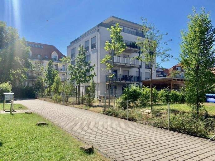“MAN LEBT NUR EINMAL – WIR ZEIGEN IHNEN WO!…“ 3 ZIMMER PENTHOUSE-WOHNUNG MIT DACHTERRASSE, 90763 Fürth (Südstadt Weikershof)