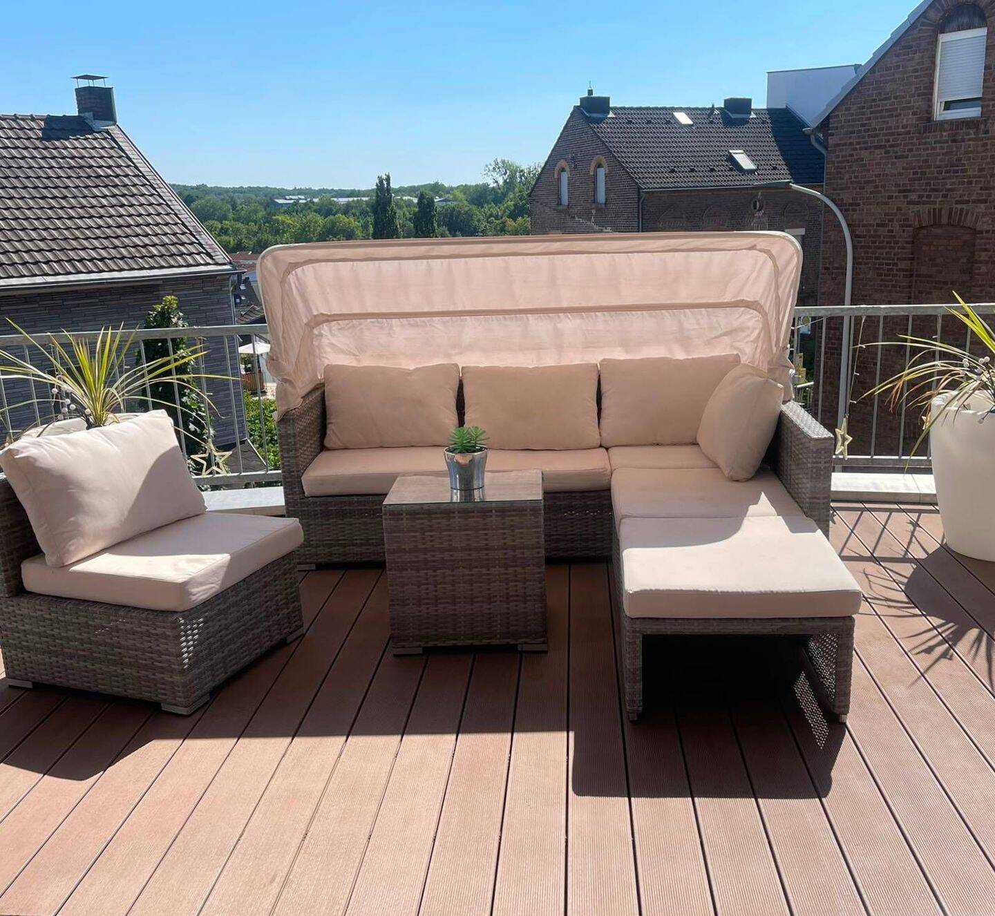 Neuwertige 2-Zimmer-Wohnung mit Sonnenterrasse und zwei Außenstellplätzen, 50321 Brühl