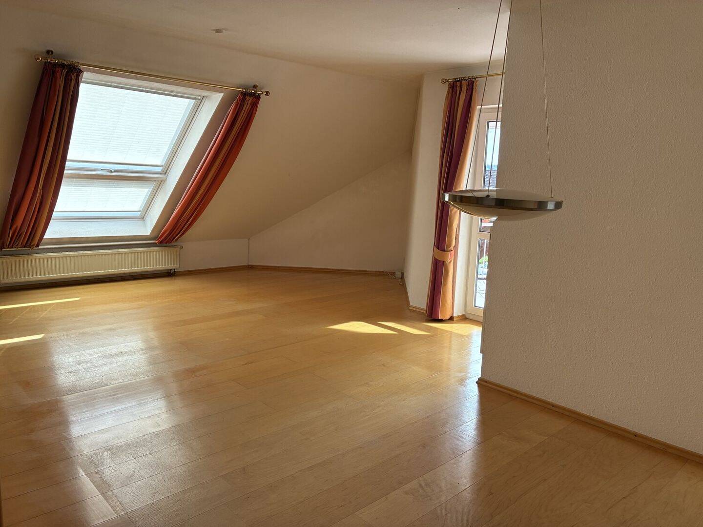 Großzügige 4-Zimmer-Maisonettewohnung mit Balkon, 2 Bäder & Stellplatz, 64720 Michelstadt