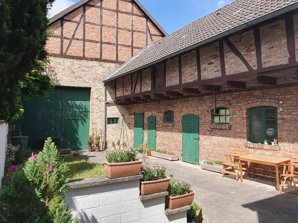 Wolfsburg – Fallersleben: Wohnhaus mit großer Scheune in zentraler Lage, 38442 Wolfsburg (Ehmen Fallersleben Mörse Sandkamp Sülfeld)