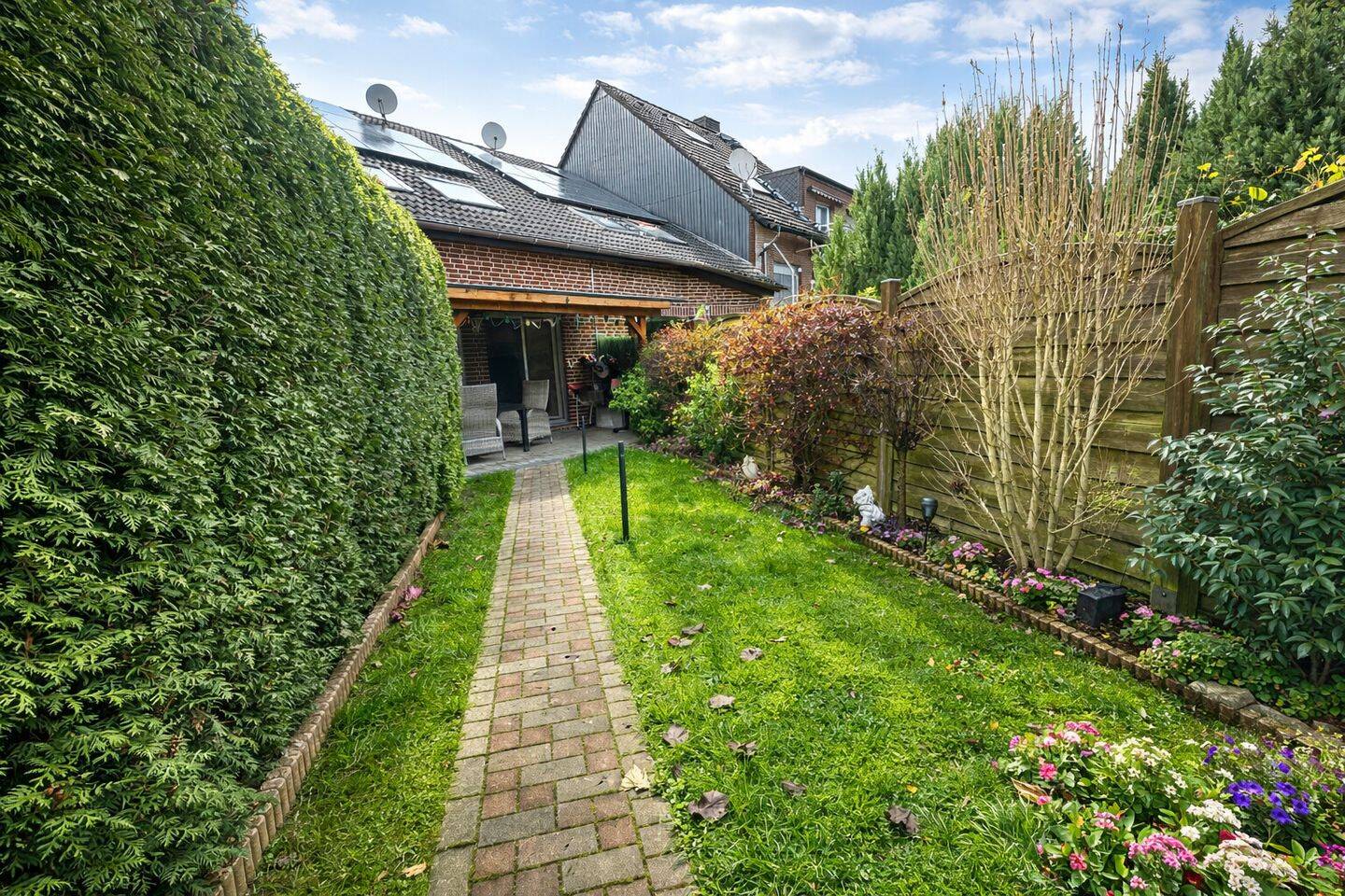 Praktisches Reihenmittelhaus in Essen-Katernberg mit Garten, Terrasse, Garage & Photovoltaikanlage, 45327 Essen (Katernberg Stoppenberg)