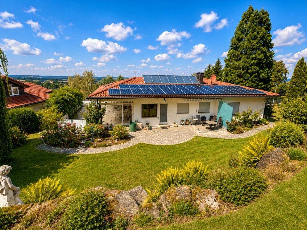 Einzigartiges Einfamilienhaus mit Einliegerwohnung in begehrter, naturnaher Lage!, 73087 Bad Boll