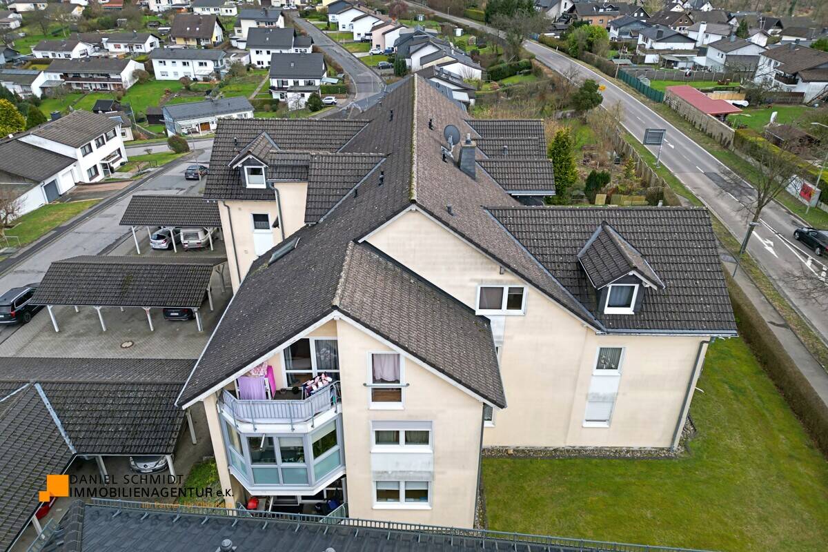 Sonnige Aussichten auf 97 m²: barrierefreie & vermietete Eigentumswohnung mit zwei Loggien in Wiehl, 51674 Wiehl